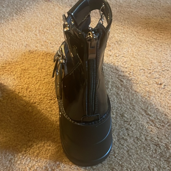 Black and silver Strappy pleather chain wedge sandals - Picture 3 of 4